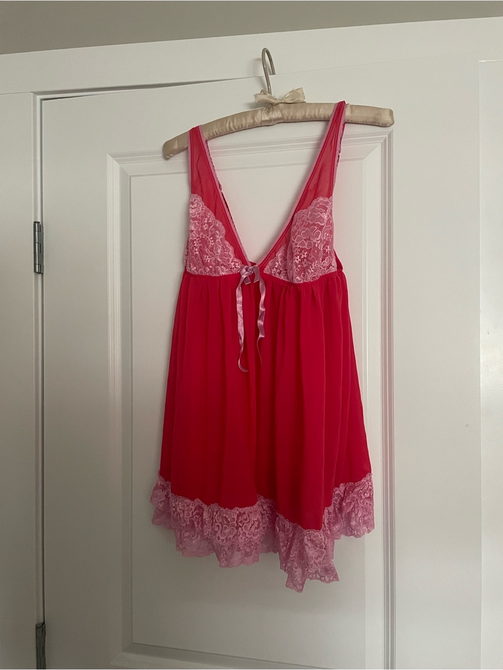 victoria secret babydoll, super cute and hard to find🩷with a robe!